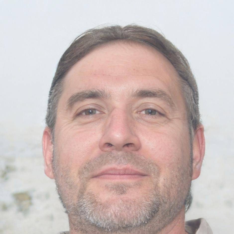 Portrait de Théo Lemarchand, fondateur et conseiller principal chez aralentnovi