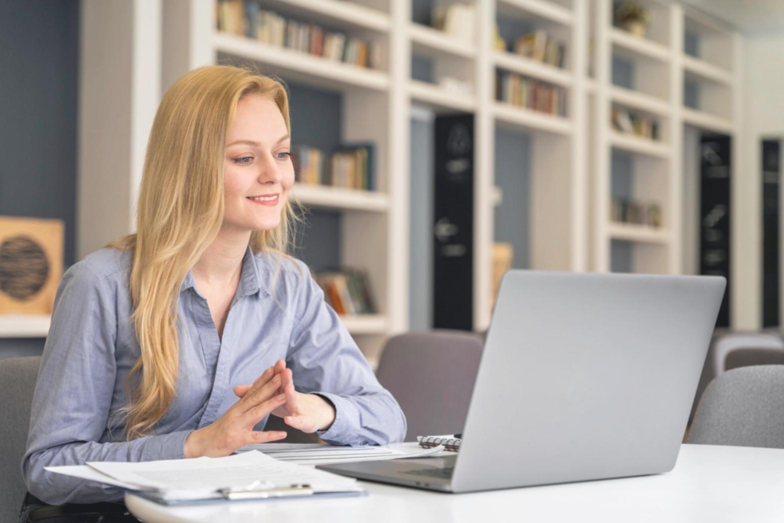 Interface utilisateur de notre plateforme de gestion budgétaire montrant des graphiques et tableaux de bord intuitifs