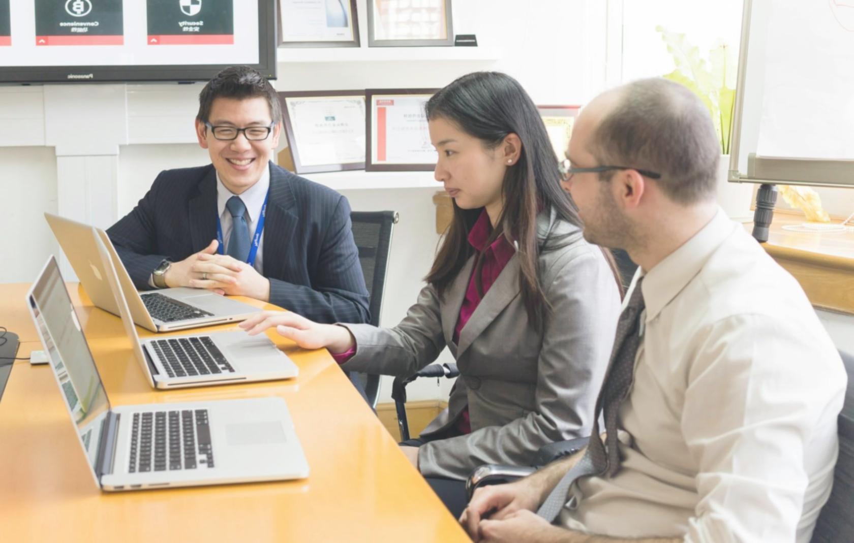 Consultation personnalisée en gestion budgétaire dans nos bureaux modernes